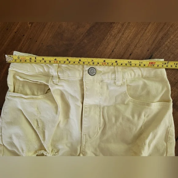 Mid-rise Yellow Distressed Shorts - Picture 9 of 10